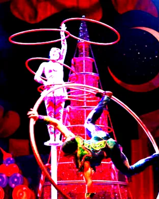 Cirque Dreams: Holidaze