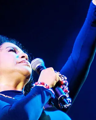 Eva Ayllon Newark