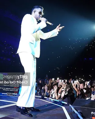 Romeo Santos Elmont